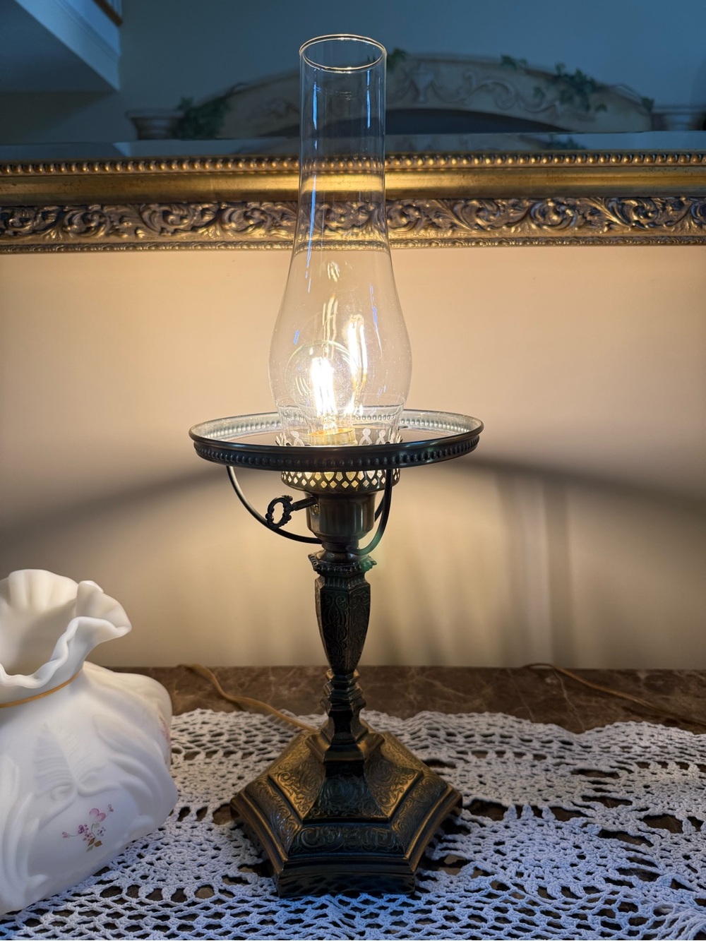 VTG Fenton 1995 Kristen’s Floral Handpainted Student Lamp Medallion Collection - Picture 10 of 14